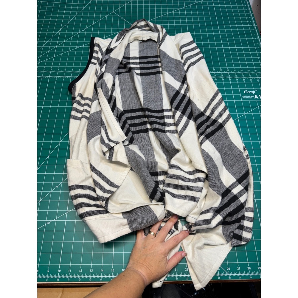 Grace & Lace Womens Plaid Draped Open Front Vest Cream Black Grey Large 50B6-14L
